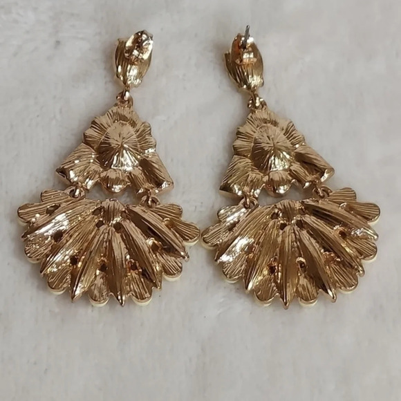 Bejeweled Pierced Chandelier Earrings Make a Statement‎ - Picture 2 of 7